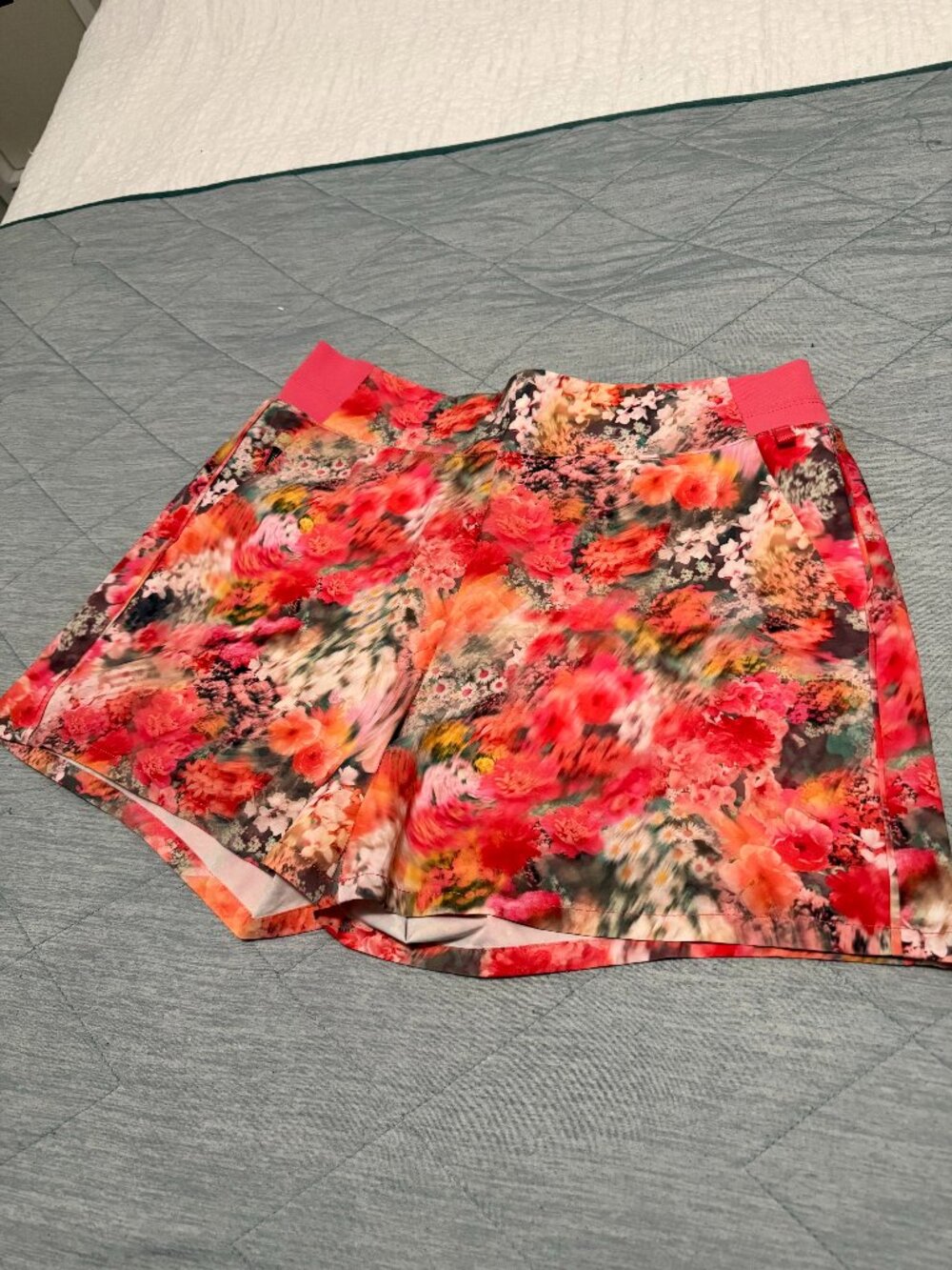 Womens Athleta Brooklyn Blurry Renewed Blossom Shorts Sz 12